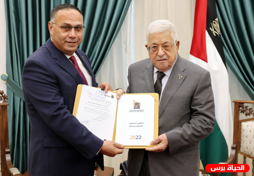 الرئيس عباس يتسلم التقرير السنوي لهيئة التقاعد الفلسطينية لعام 2022